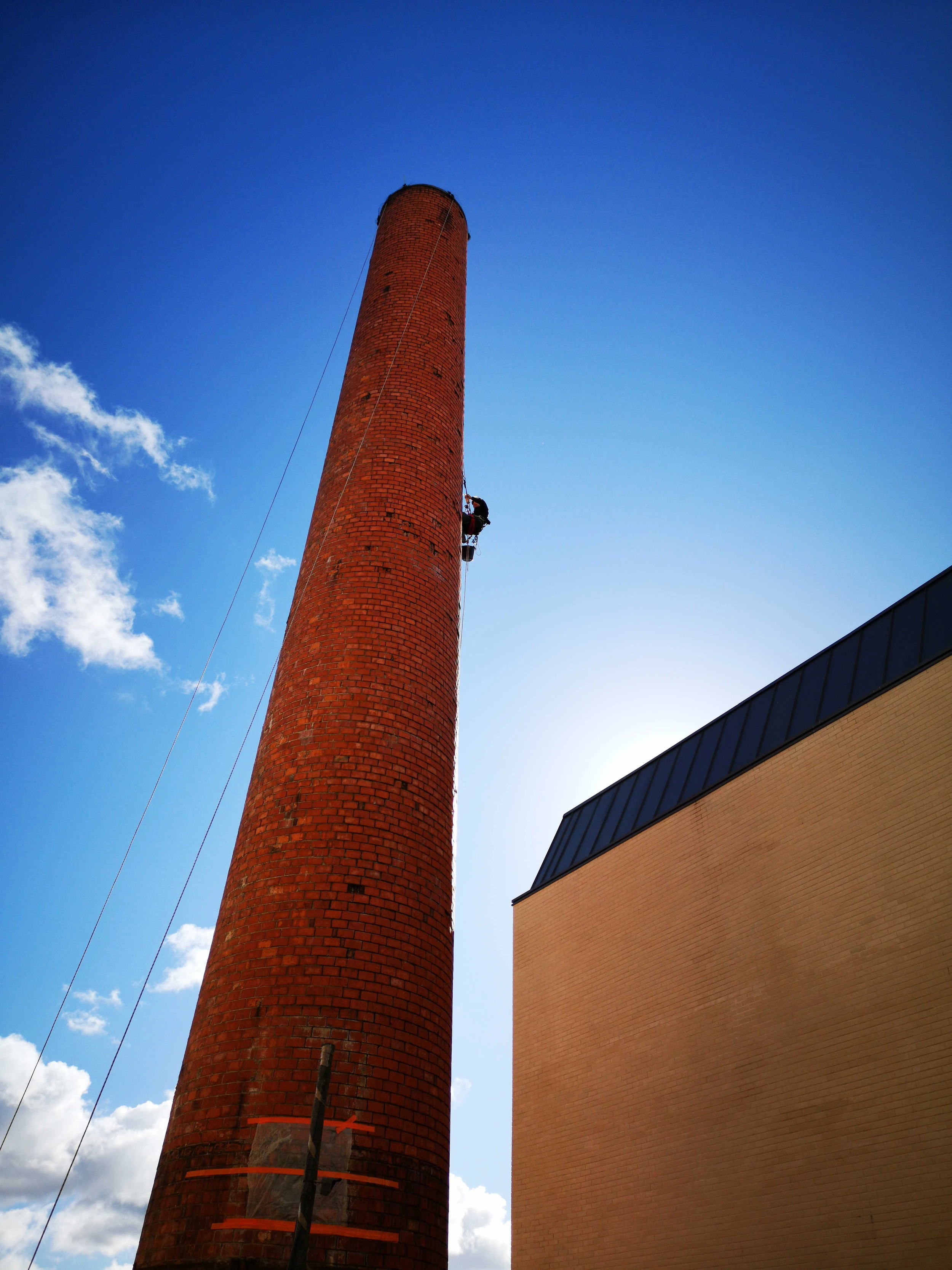 Intervention de cordistes MS Access pour la cheminée retrouve son aplomb chez PICHET à Bègles (bâtiment) – 10